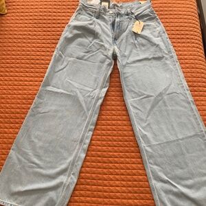Women's Levis: Dad Baggy Wide NWT!!
